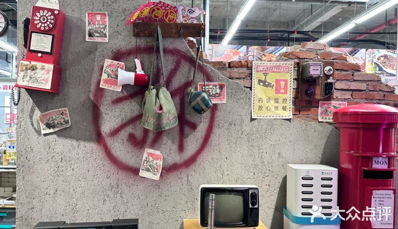 “烟火气中烧烤聚会的乐趣与美味共享”