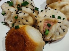 鲜肉生煎-老半斋(福州路店)