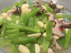 -莉莉家的音乐花园餐吧(航空路店)