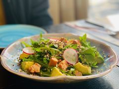 牛油果芝麻菜沙拉-莫多多餐厅