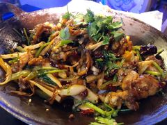 泥炉碳锅牛蛙-西街夜油条·麻团包乌饭