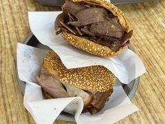 烧饼夹肘子肉-老四烧饼铺(丽源路店)