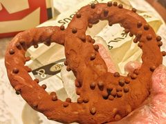 巧克力酥皮碱水结-B&C黄油与面包·法式古堡面包坊(新天地店)