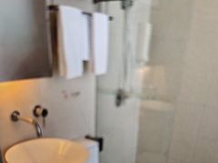 -卡罗酒店(东门晒布地铁站店)