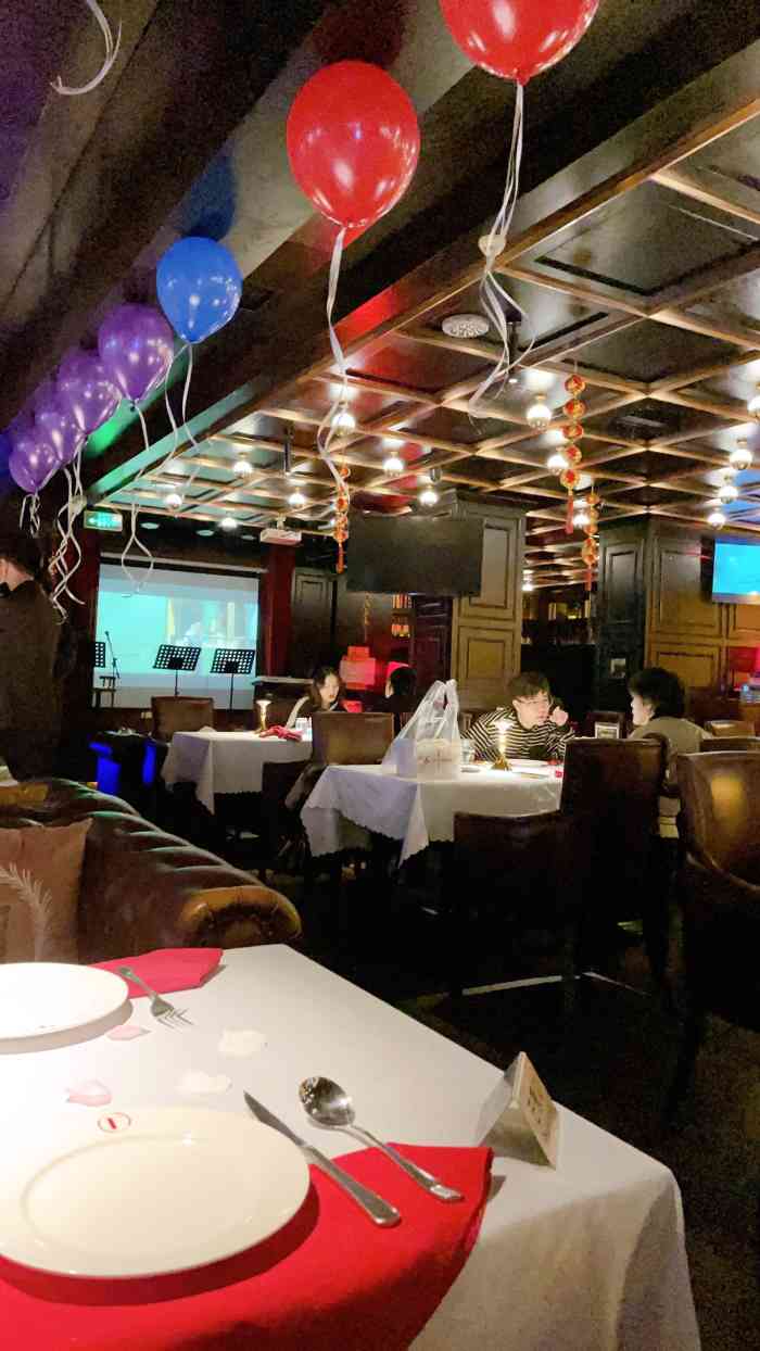 v  play house音乐餐厅-"[薄荷]环境:环境还行 [服务铃]服.