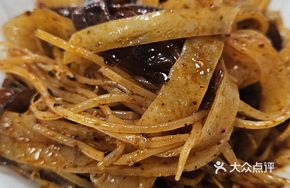 Mixed Noodles and Vermicelli Stirred Together