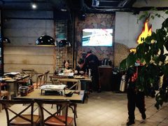大堂-何师烧烤·香辣蟹·川菜·30年老品牌(太古里旗舰店)