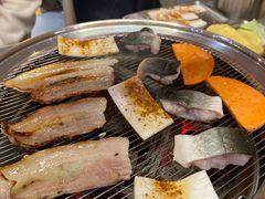 -围炉肉舍•炭烤活鳗•丹东海鲜烤肉(步行街店)