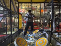 -嗨翻Hi-Fun竞技主题乐园·蹦床亲子生日轰趴(国光1937店)