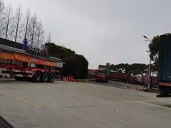 -临港服务区·停车场