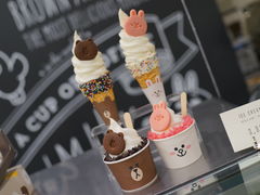 -LINE FRIENDS Garosu-gil Flagship Store