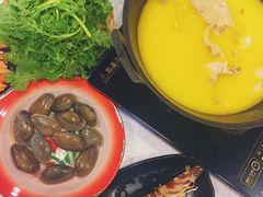 -鲜入围煮花胶鸡海鲜火锅