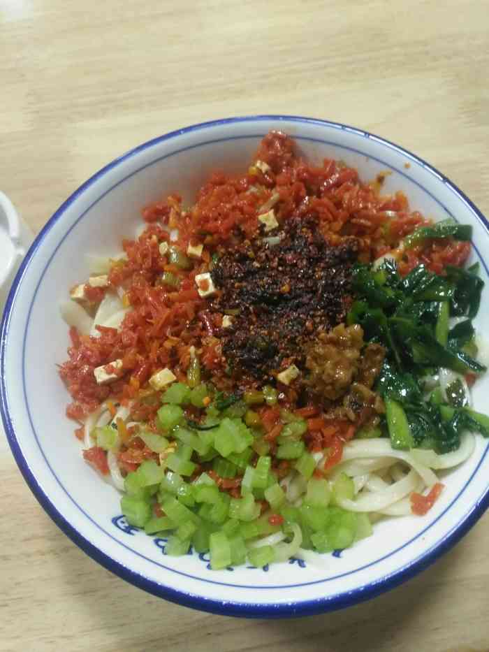 虎林面馆-"新来的店,里面比较宽敞,桌椅比较上档次,."-大众点评移动版