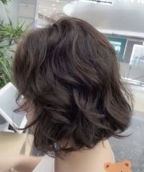 -UN·SAKA 右嗯造型