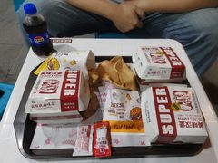 劲脆鸡腿堡-美肴冰品·汉堡·牛腩饭(总店)
