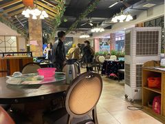 大堂-醉美东江·三文鱼·烧鸡公