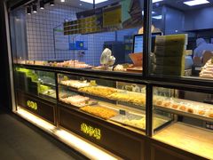 面包甜点陈列柜-鲍师傅糕点(江苏路店)