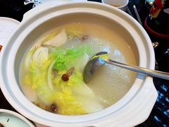 鱼丸菌菇白菜心砂锅-皇饭儿·王润兴酒楼(河坊街店)