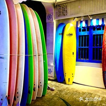 2 后海除了冲浪没啥了。由于我们都不会冲浪也有点害怕