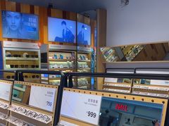-LOOK眼镜·蔡司依视路配镜(宝山万达店)