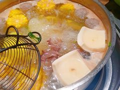 -悦牧·酸汤牛肉火锅(沃尔玛店)