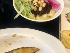 梅飞特色炸酱面-梅飞酒家(名辉豪庭店)