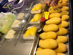 -席娜卡琳火车铁道夜市