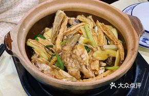 Braised Pork Shank with Tofu Skin