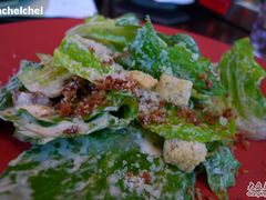 现场照客人要求调制的凯萨沙拉-上海东方佘山翰悦阁酒店·Vie全日制餐厅