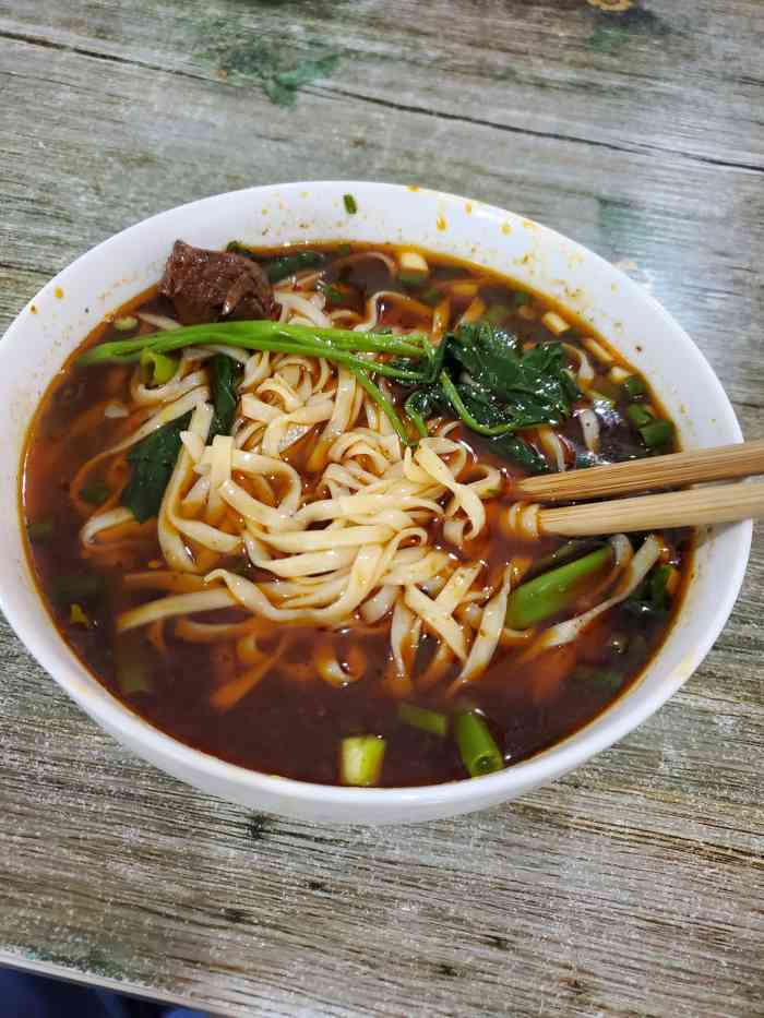 打分 同事推荐的,牛肉面味道很不错,牛肉很软,下次还会去吃