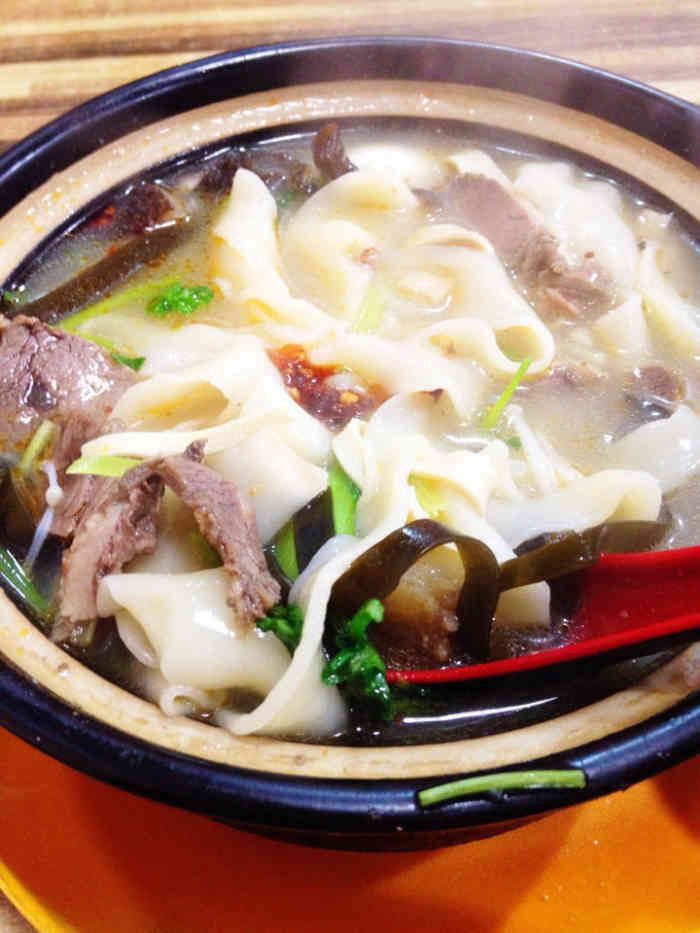 砂锅烩面(桃苑店)-"这家店开了许多年,店铺有点小,但比较干净.