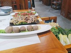 -乡土黄·鲜牛肉火锅·小龙虾(兴业街店)