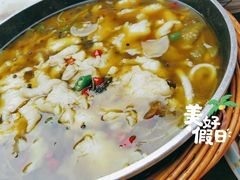 -有红鸡毛店·川菜(建设路店)