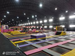 -嘿哟动霸CHUA·新潮玩运动娱乐中心·蹦床滑冰团建乐园
