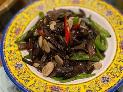 腊味炒青岗菌-阿拉呛舍藏餐