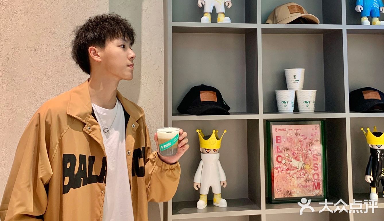 深圳探店｜潮玩黑白国王👑主题咖啡店☕️ 