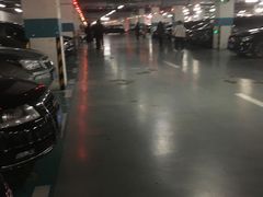 -奥特莱斯停车场