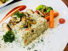 -Chom Cafe and Restaurant