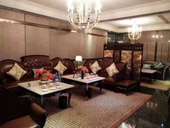 -白玉兰广场停车场