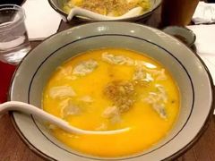 金汤黄鱼馄饨-蟹黄鱼·楼上面馆(外滩中央旗舰店)