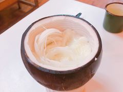 -志龙皇冠吃货椰子铺