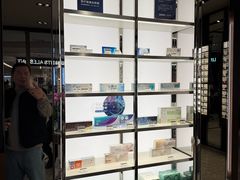 -LensCrafters亮视点·OAKLEY精选(静安嘉里中心店)