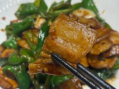 辣椒炒黑猪肉-闫府私房菜·老字号(恒隆店)