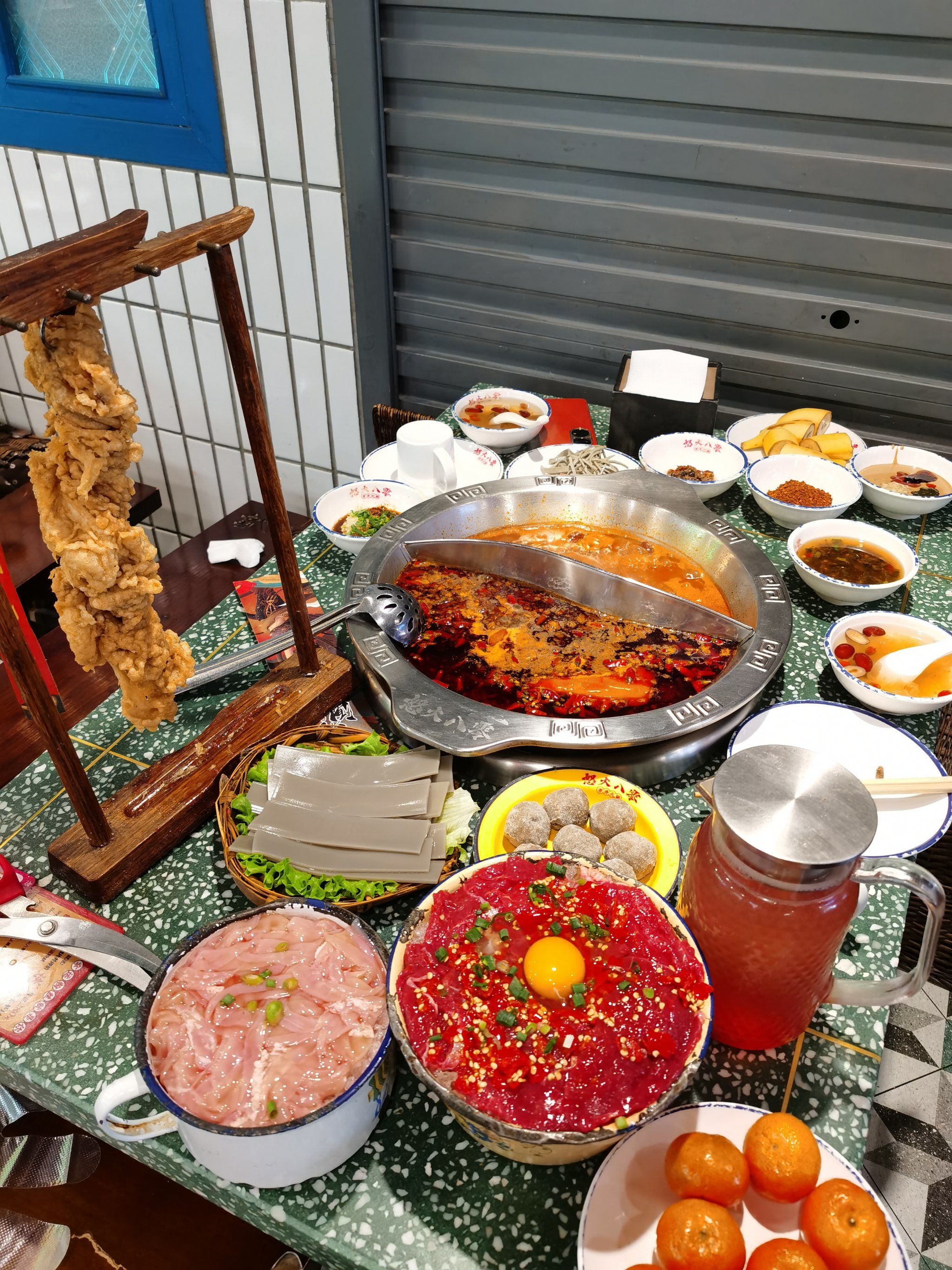 好吃不贵经济实惠的怒火八零市井火锅
