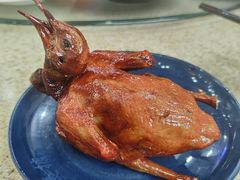 红烧乳鸽-煲煲掂风味煲仔饭餐厅(西区店)