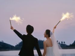 -AOROA·奥洛拉婚纱摄影·旅拍·礼服