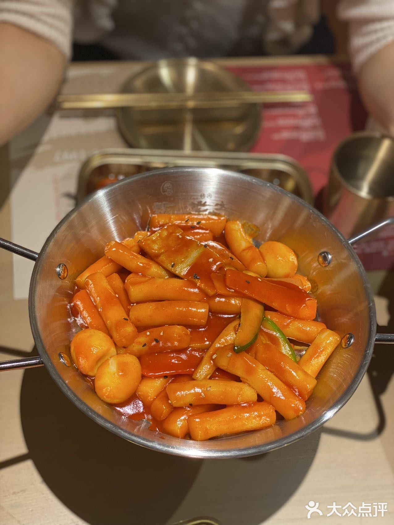 饭点时刻坐满了人。之前吃过别的分店