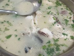 -雪湖煜辰鱼头老店(雪野湖店)