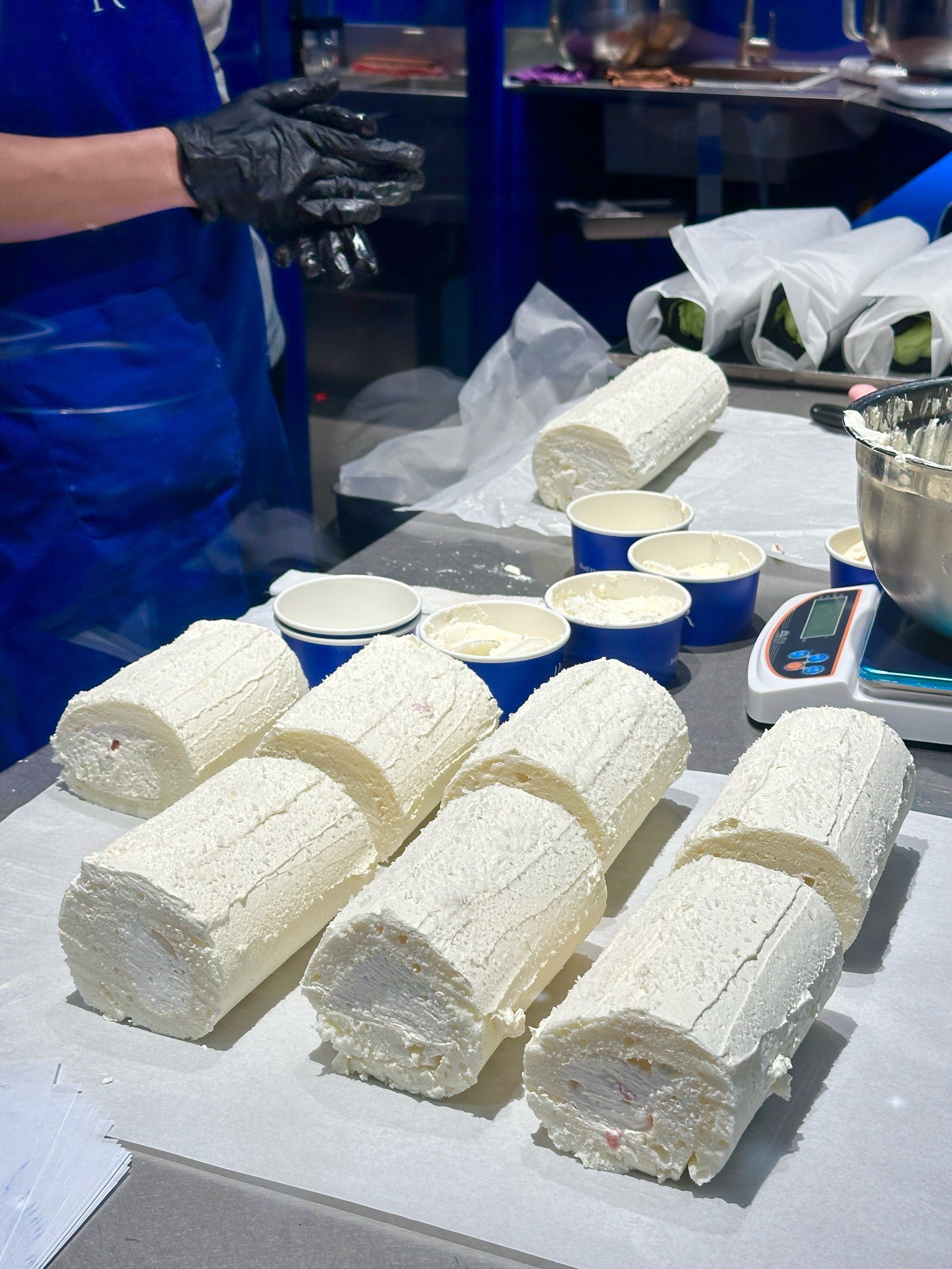 新出的!雪绒生椰荔枝芝士卷!