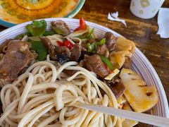-歹歹的加个面过油肉拌面